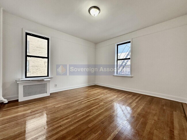 Foto del edificio - 121 Bennett Avenue