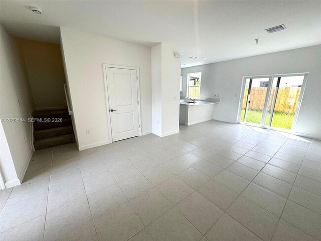 Foto del edificio - 2877 SE 24th Ct