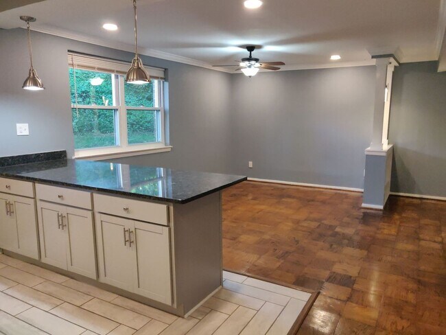 Building Photo - Gorgeous 2-Bedroom Coldspring Condo