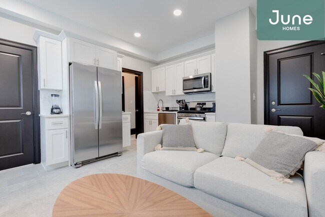 Foto del edificio - ROOM ONLY in 3-bed/1.0-bath Home