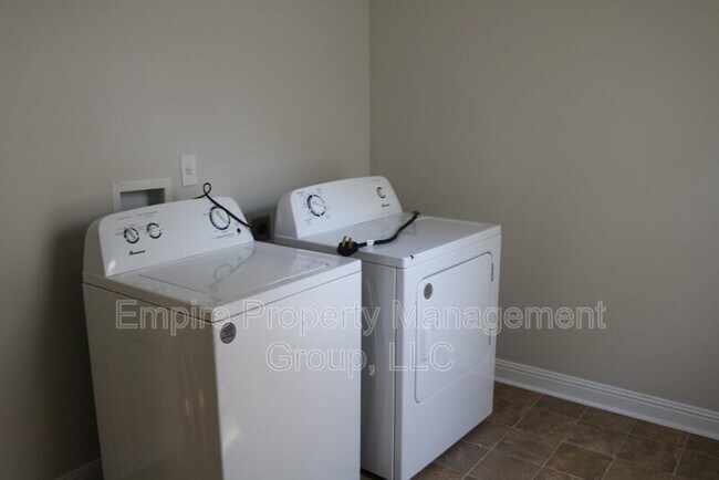 Foto del edificio - 2728 Kingswood Dr