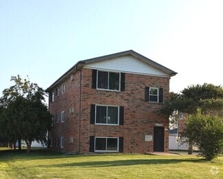 Building Photo - 21W185 Tee Ln