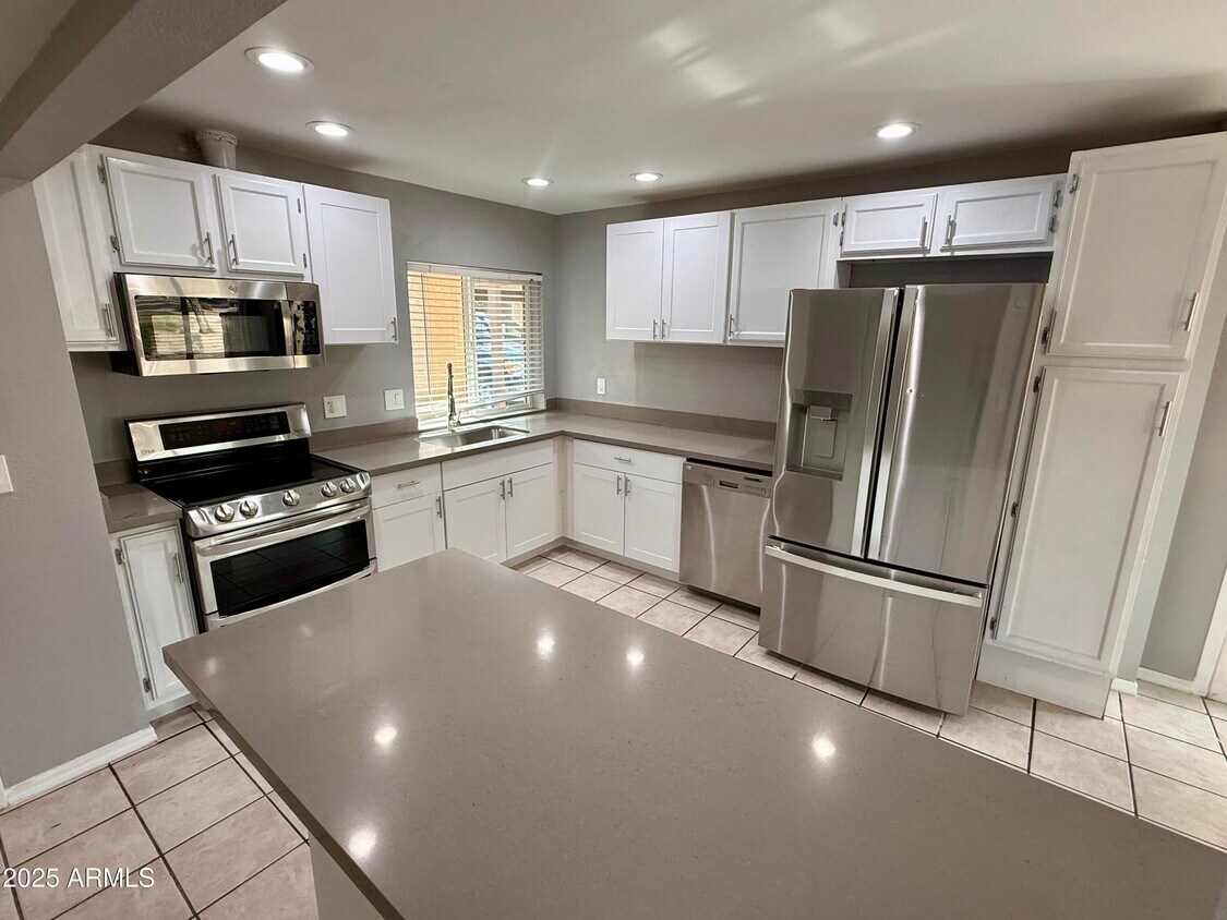 Primary Photo - 14801 N 25th Dr