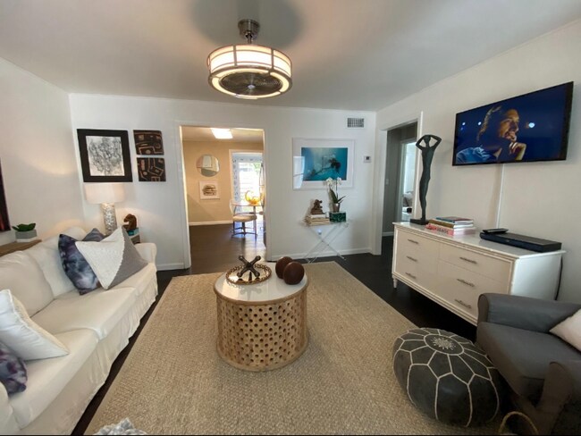 Foto del edificio - 835 NE 21st Dr