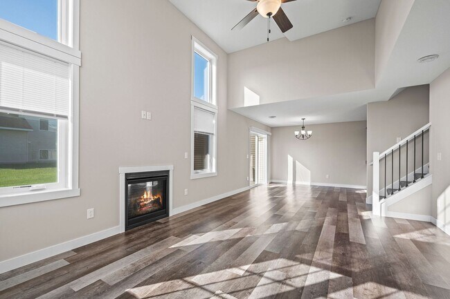 Foto del edificio - Beautiful 3 Bed 1.5 Bath Somerset Townhouse