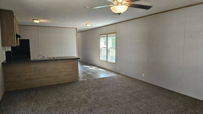 Foto del edificio - 1912 E Campus St