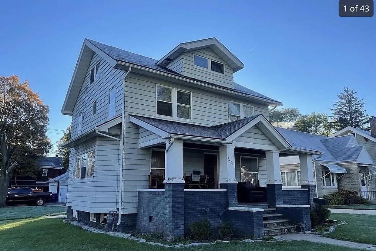 Primary Photo - 3401 Mapleway Dr