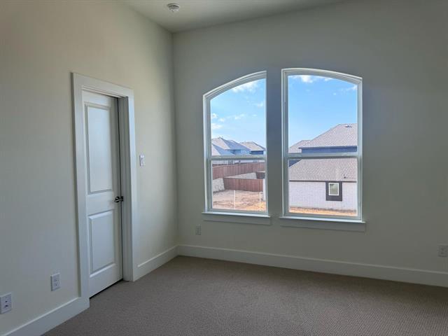 Building Photo - 529 Silbury St