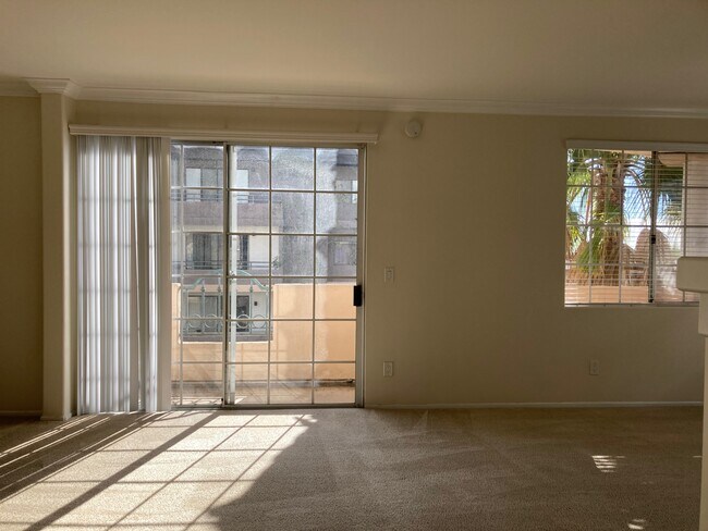 Foto del edificio - 1337 S Bundy Dr