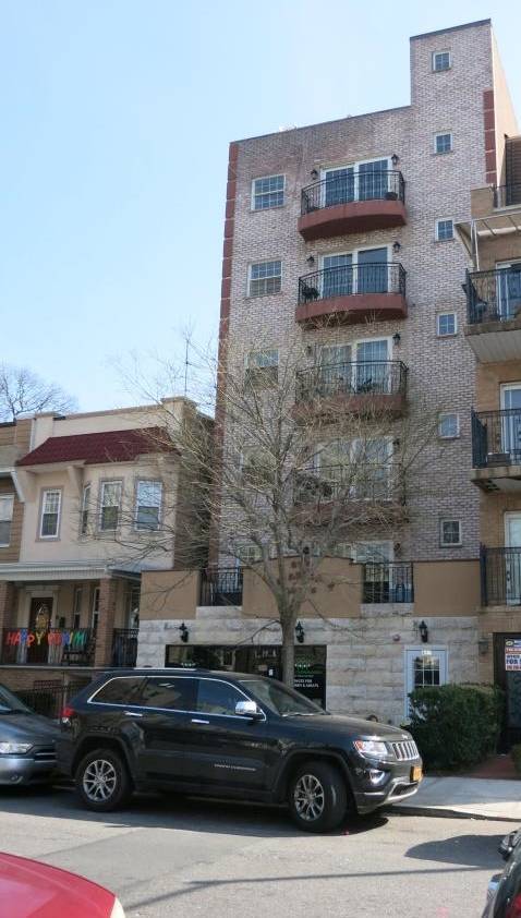 Primary Photo - 977 E 12th St