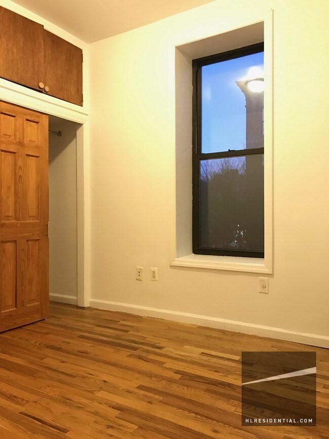 Foto del edificio - 613 Marcy Ave