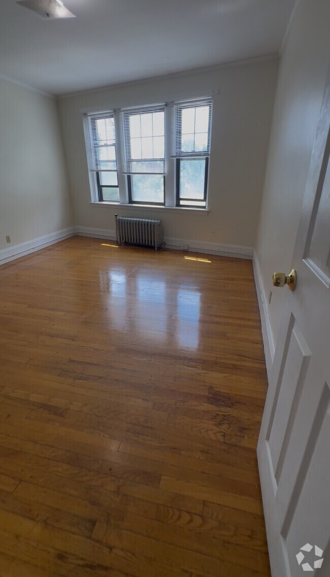 Building Photo - 349A Pleasant St