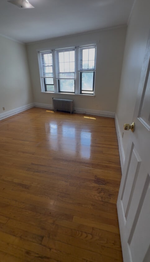 Primary Photo - 349A Pleasant St