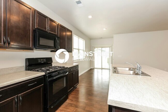 Foto del edificio - 4 Bedroom Pet-Friendly Home in LEBANON, TN with Main Street Renewal