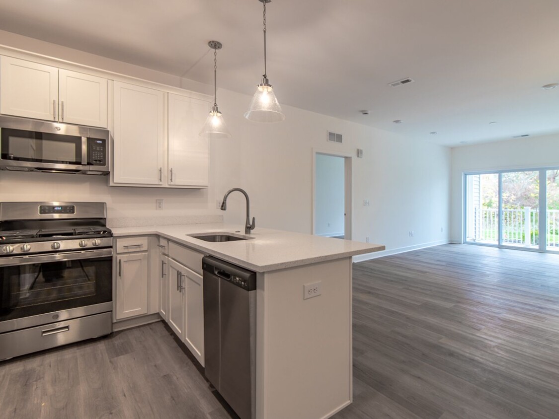 Foto principal - NEW CONSTRUCTION - 2 bed 2 bath YEAR ROUND...