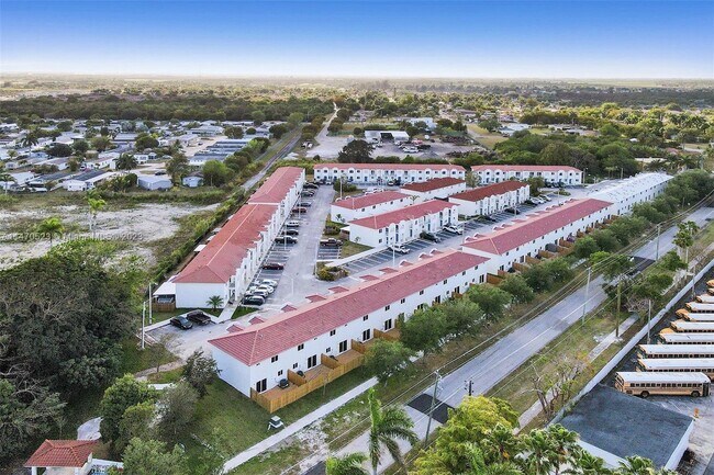 Foto del edificio - 58 SW 3rd Ct