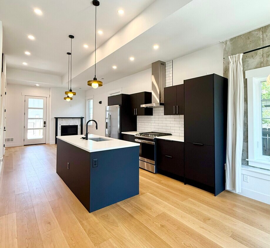 Foto principal - 3927 Cook St
