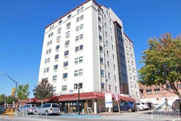 Foto del edificio - 131 E Broad St