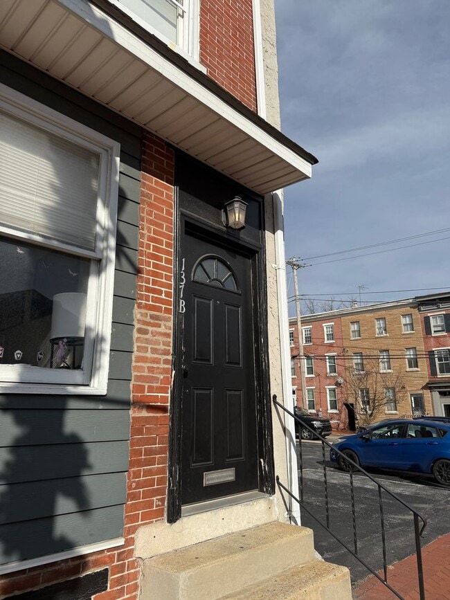 Building Photo - 137 E Market St