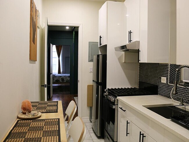 Foto del edificio - 318 E 151st St