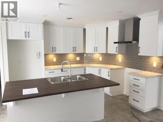 Building Photo - 572 Chambord St