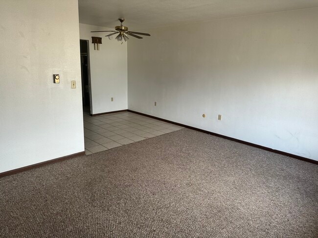 Building Photo - 1003 Lakeshore Dr