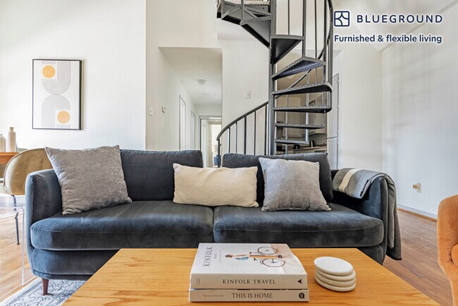 Foto del edificio - 301 E 4th St