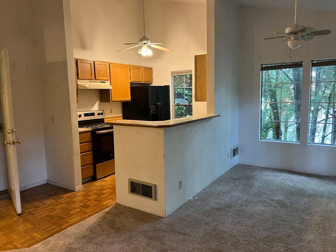 Foto principal - Convenient East Bremerton Condo