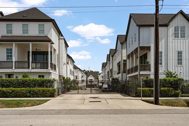 Foto del edificio - 1217 Timbergrove Acres St.