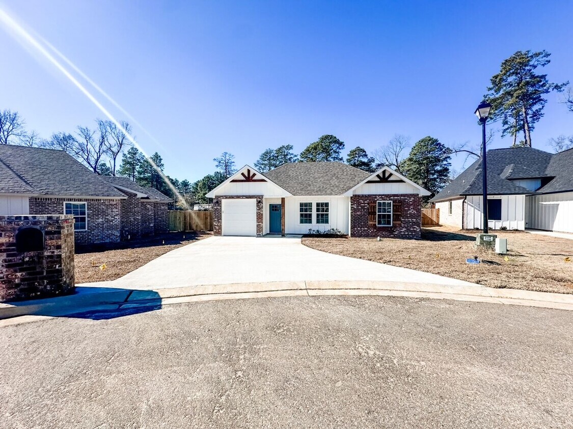 Primary Photo - 3 bedroom 2 bath New Construction home loc...