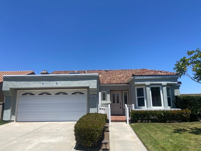Building Photo - 2 Bedroom, 2 Bath Home with Golf Course View!