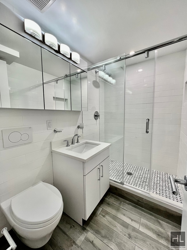 Building Photo - E 16 ST