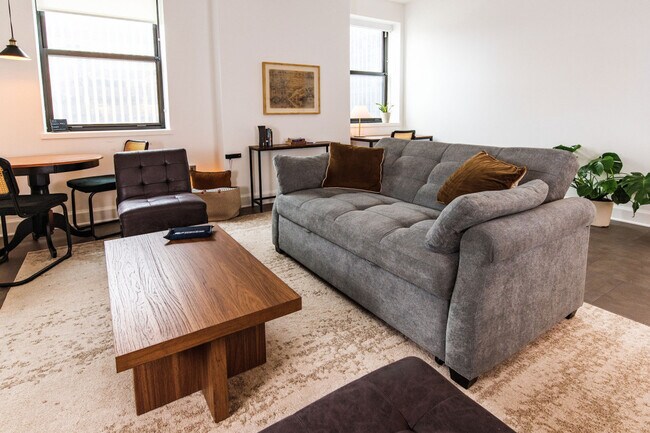 Foto del edificio - 758 North Broadway-SI ID1379069P