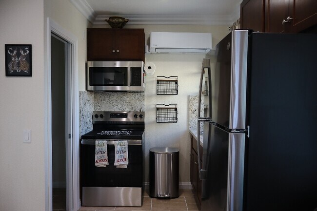 Foto del edificio - 4752 Amberwood Ave