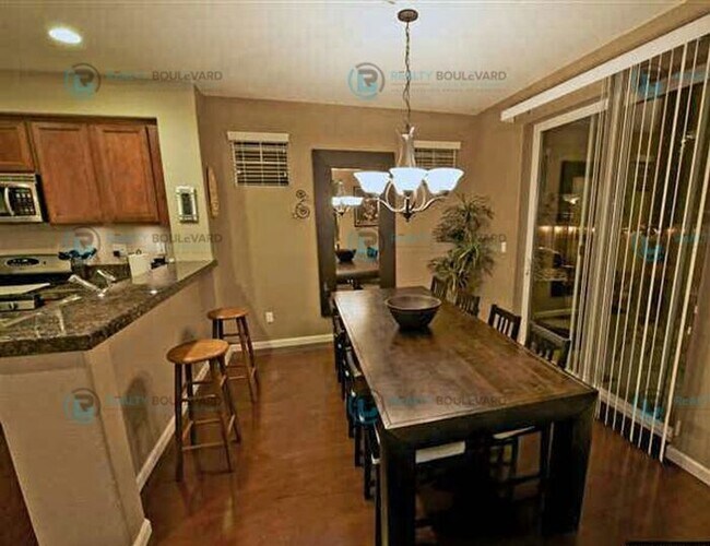 Foto del edificio - Move in special: 1/2 Month free!!! Great 3...