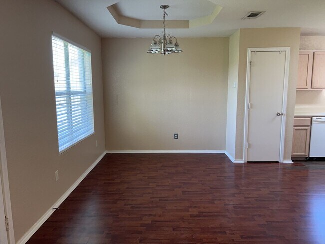 Foto del edificio - 3308 Lakecrest Dr