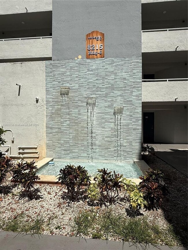 Foto del edificio - 8215 SW 152nd Ave