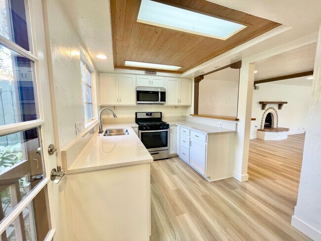 Building Photo - 426
