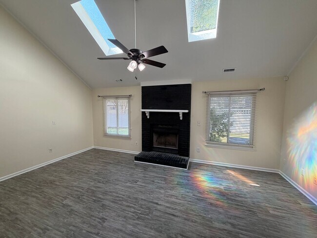 Foto del edificio - 1605 Hathern Ct