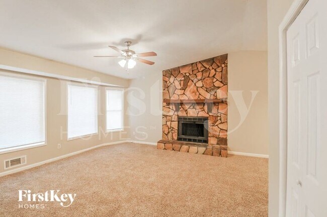 Foto del edificio - 634 Woodsong Ln