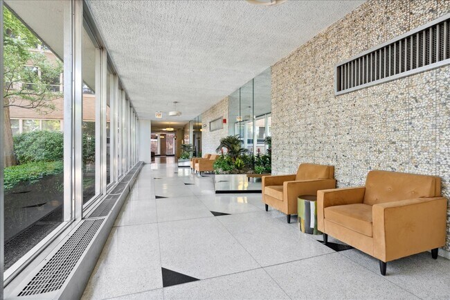 Foto del edificio - 3950 N Lake Shore Dr