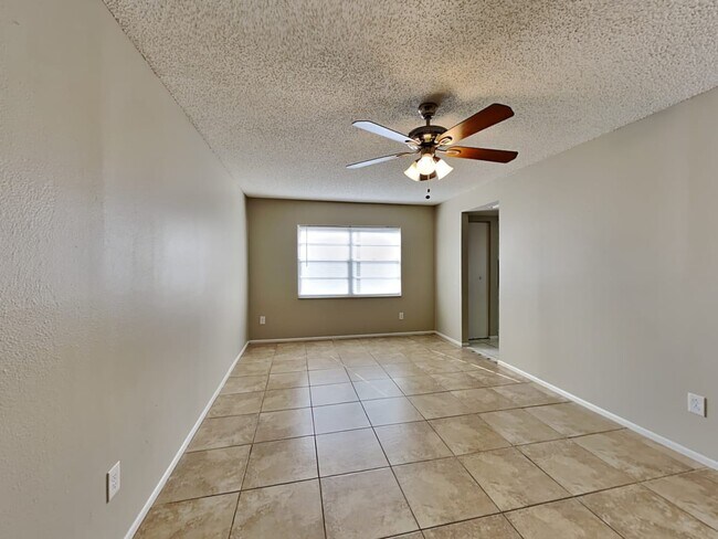 Building Photo - 2660 Knoll St E