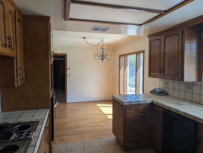 Foto del edificio - 17303 W Belmont Ave