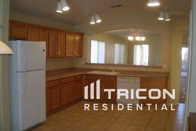 Building Photo - 3118 N 129th Dr