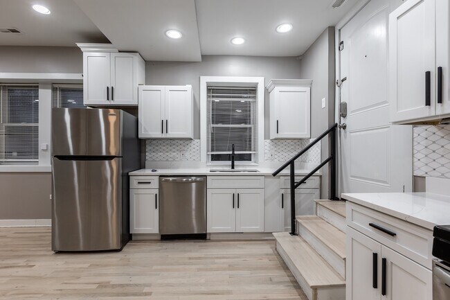 Foto del edificio - 1430 N Maplewood Ave