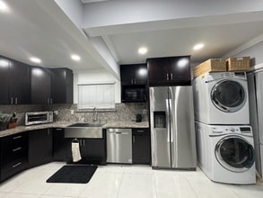 Building Photo - 1920 1/2 W 4th St