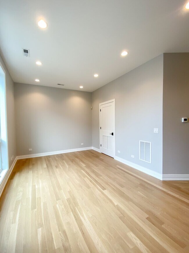 Foto del edificio - 1058 W Cornelia Ave