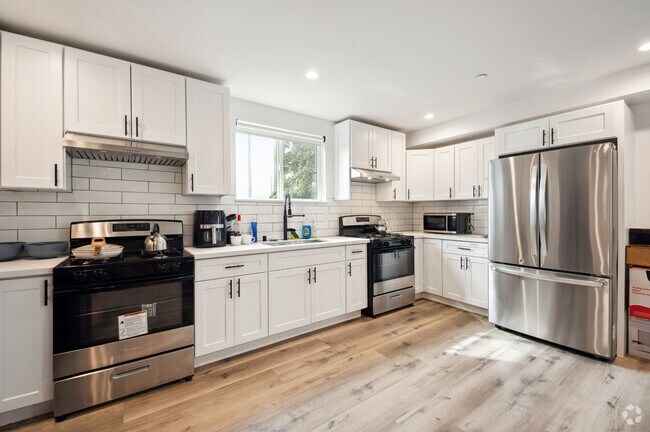 Building Photo - 1186 W 37th Pl