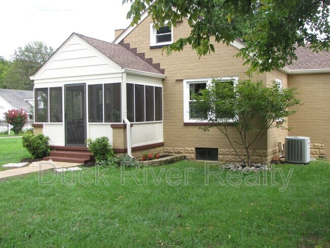 Building Photo - 507 Adams Ave