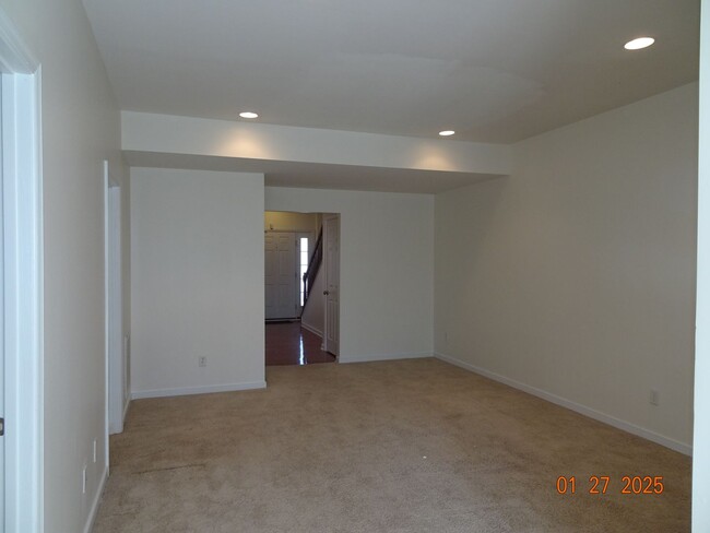 Foto del edificio - 3 Bedroom Townhome Rental in Liberty Crossing